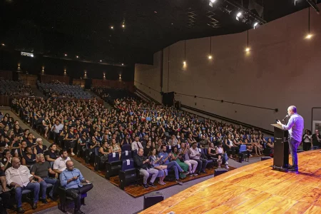 Tite Campanella prorroga Mães Acolhedoras e anuncia melhorias no programa