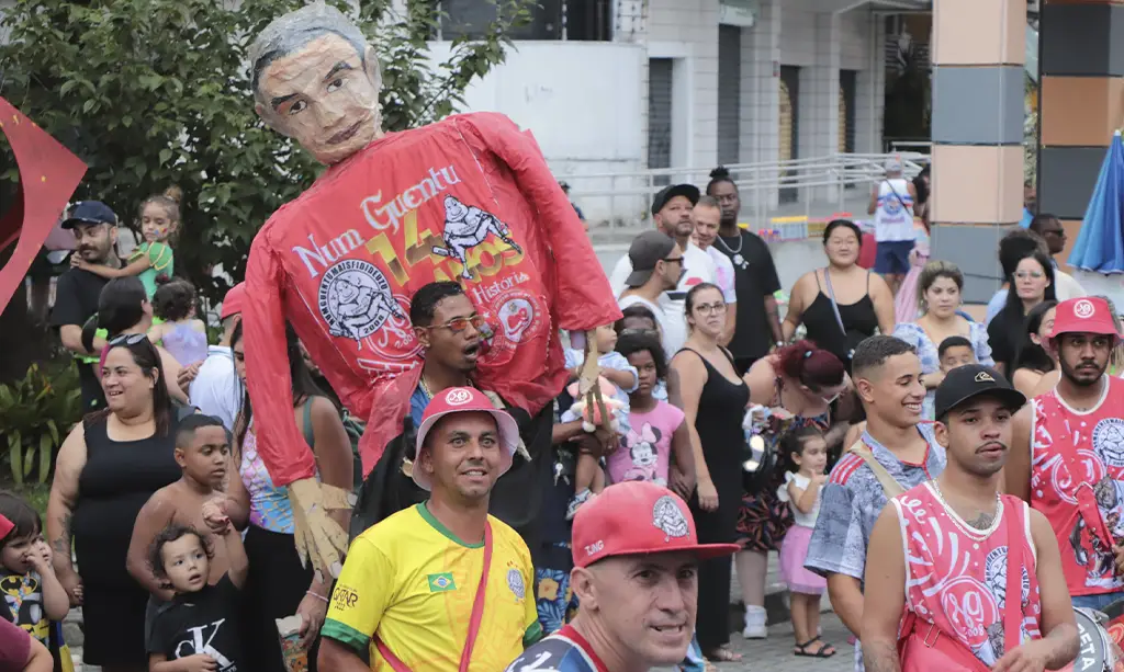 Carnaval da Família agita Ribeirão Pires neste domingo (23) com programação especial para todas as idades 1 oliões fantasiados aproveitam o Carnaval da Família em Ribeirão Pires, com shows, dança e muita diversão ao ar livre.