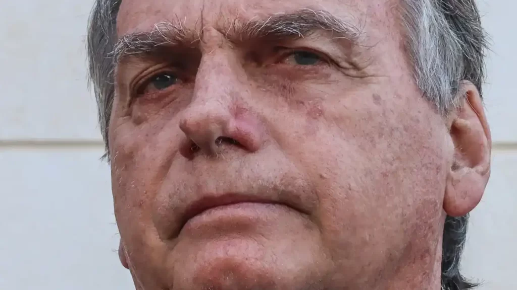 Advogado Celso Vilardi em frente ao Supremo Tribunal Federal após reunião sobre delação de Mauro Cid.