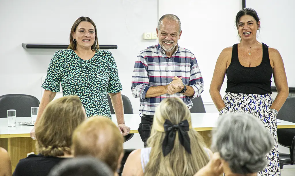 Fundo Social de São Caetano reúne voluntárias para planejar ações sociais 1 Primeira-dama Renata Galati e prefeito Tite Campanella conduzem reunião com grupo de voluntárias do Fundo Social de São Caetano do Sul.