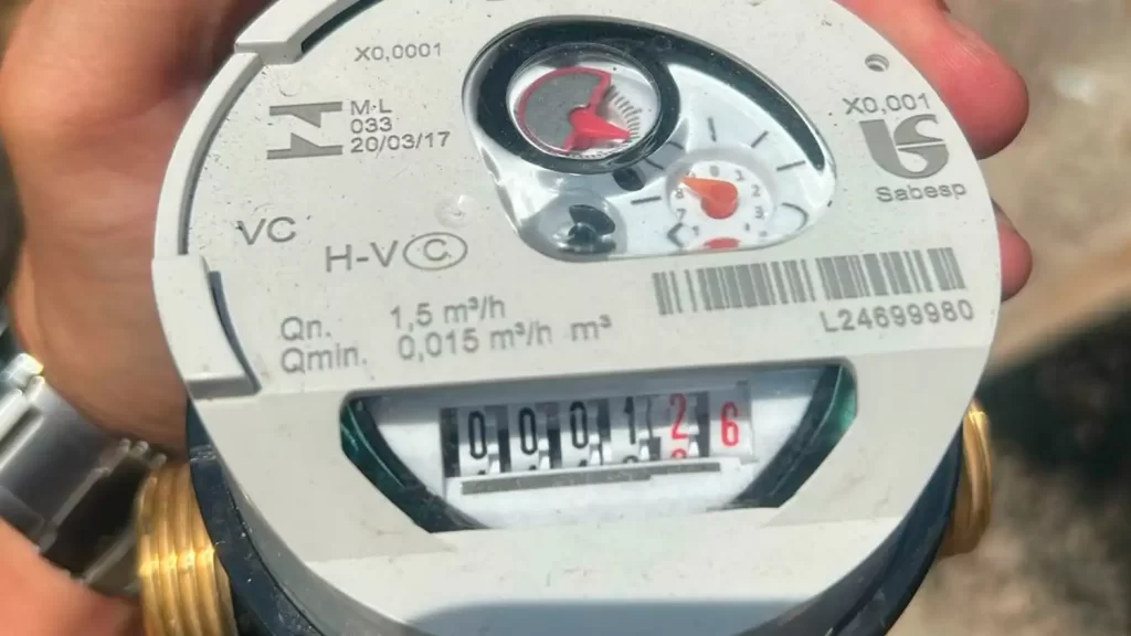 Guarda Civil Municipal de Santo André durante abordagem em ocorrência de furto de hidrômetros.