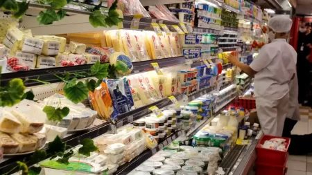 Gráfico do IBGE mostrando a variação da inflação em fevereiro de 2025, com destaque para os preços dos alimentos.