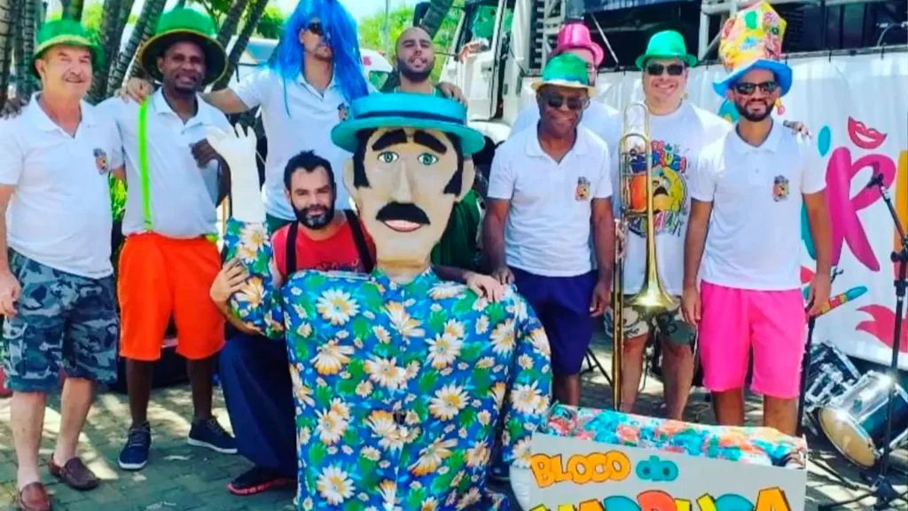 Banda Lira se apresenta no Cine Theatro Carlos Gomes durante a Matinê de Carnaval em Santo André.