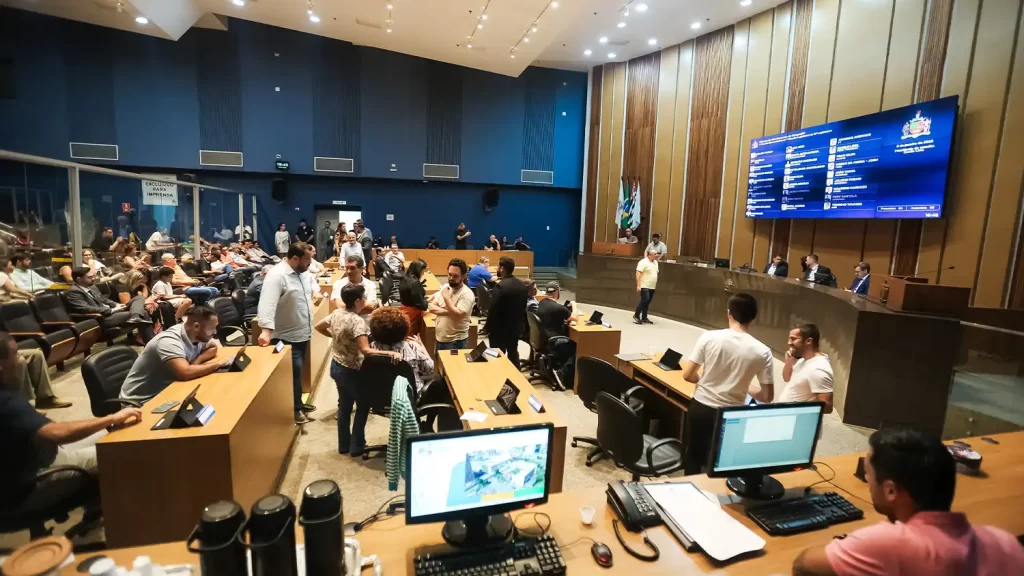 Polícia Municipal de São Bernardo: cidade está entre as primeiras do Estado a mudar nome da GCM 1 Policiais municipais de São Bernardo em ação durante patrulhamento preventivo nas ruas da cidade.