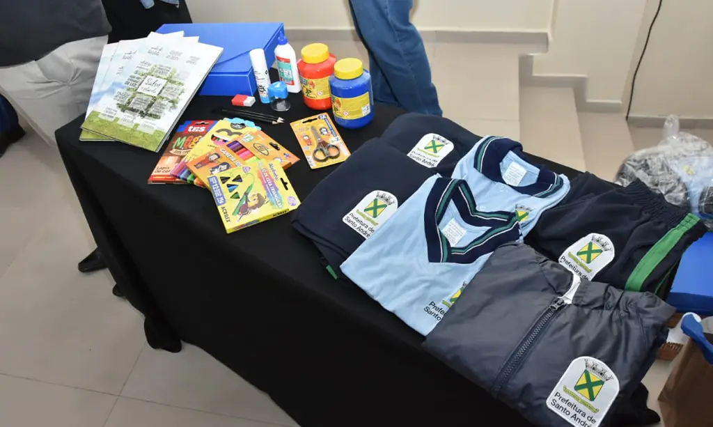 Prefeito Gilvan entrega escola revitalizada no primeiro dia de aula em Santo André 1 Prefeito Gilvan entrega escola revitalizada no primeiro dia de aula em Santo André