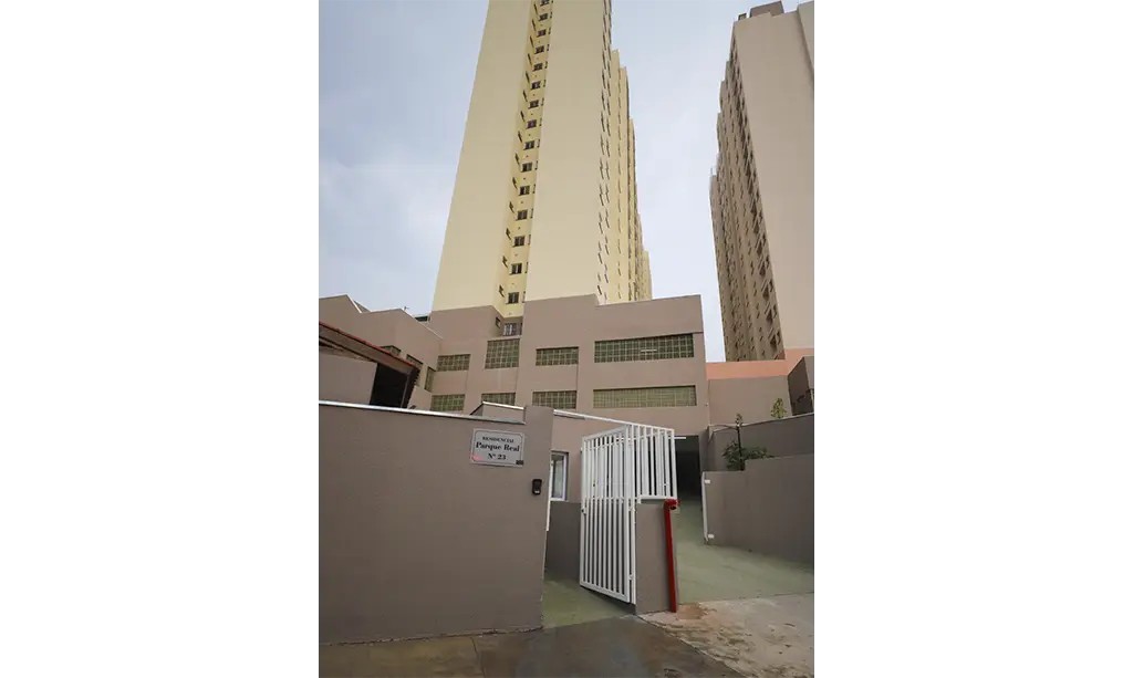 Programa Casa Paulista viabiliza entrega de 252 apartamentos em Diadema 1 Famílias de Diadema comemoram a entrega das chaves dos novos apartamentos no Residencial Parque Real.