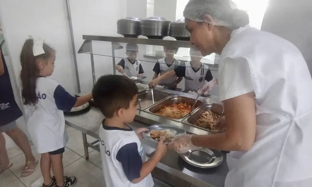 São Caetano elimina ultraprocessados da merenda e garante alimentação saudável aos alunos 1 São Caetano elimina ultraprocessados da merenda e garante alimentação saudável aos alunos