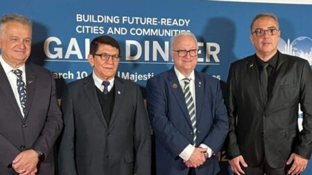 Presidente Joao Teodoro e presidente Ramon Riera; lado esquerdo do presidente JT e Narek Arakelyan - secretario geral Fiabci; ao lado do Barcelos)