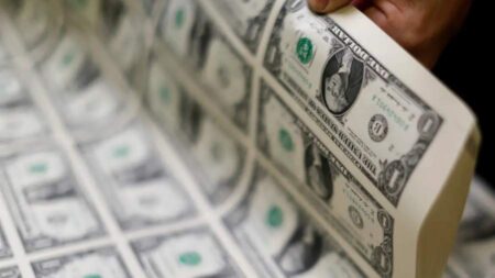 Dólar recua para R$ 5,80 com recuperação de moedas emergentes; Bolsa cai pelo segundo dia