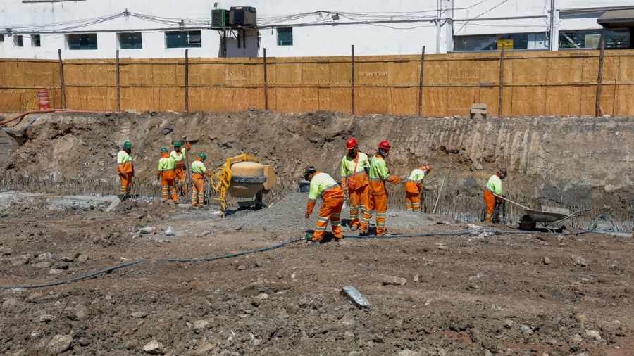 Obras do piscinão no Bairro Fundação, em São Caetano, avançam com escavação e construção da viga de coroamento 1 Imagem do avanço da construção do piscinão no Bairro Fundação em São Caetano do Sul, com escavações e construção das vigas de coroamento para contenção de águas pluviais.