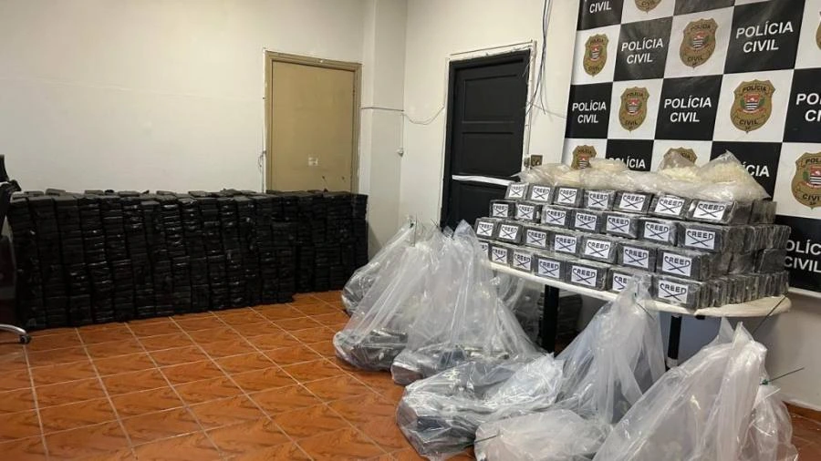 Polícia apreende duas toneladas de cocaína e causa prejuízo de R 30 milhões ao crime organizado em Guarujá