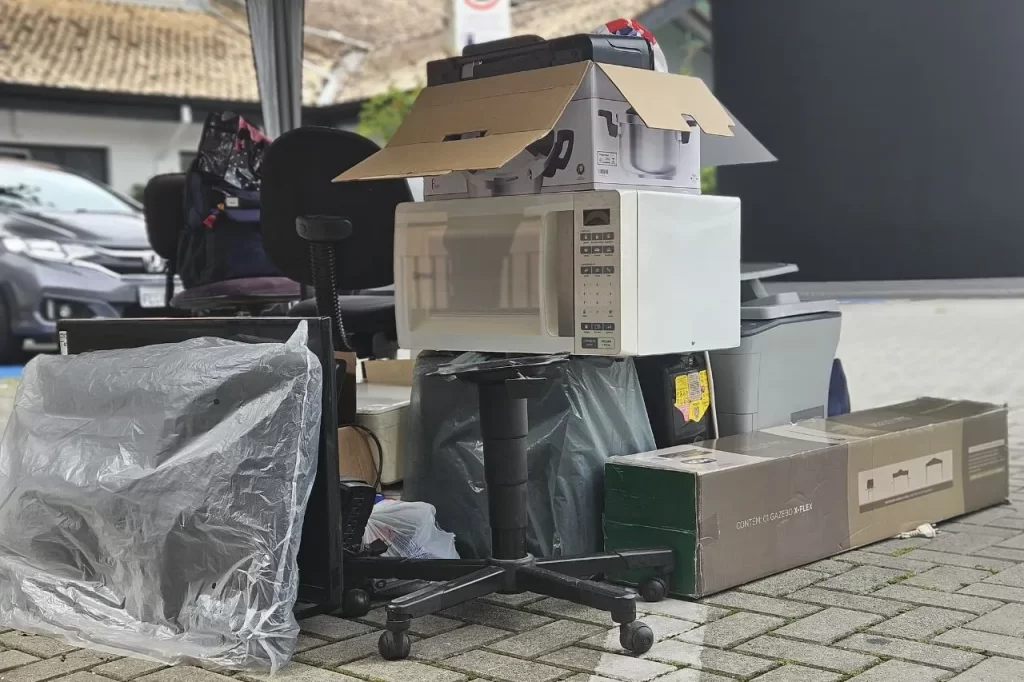Ribeirão Pires recolhe mais de uma tonelada de lixo eletrônico em drive-thru