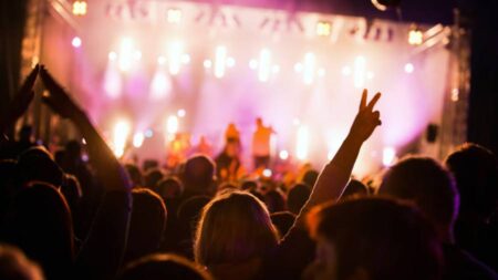 Vai ao Lollapalooza Confira 5 itens essenciais para levar na bolsa