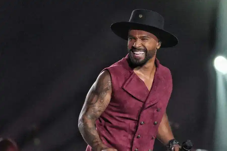 Alexandre Pires estreia turnê “Pagonejo Bão” no Rio de Janeiro com show no Qualistage