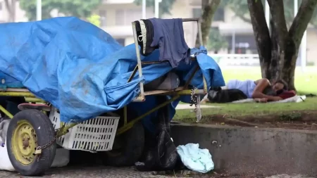 Brasil tem mais de 335 mil pessoas em situação de rua, aponta levantamento de 2025
