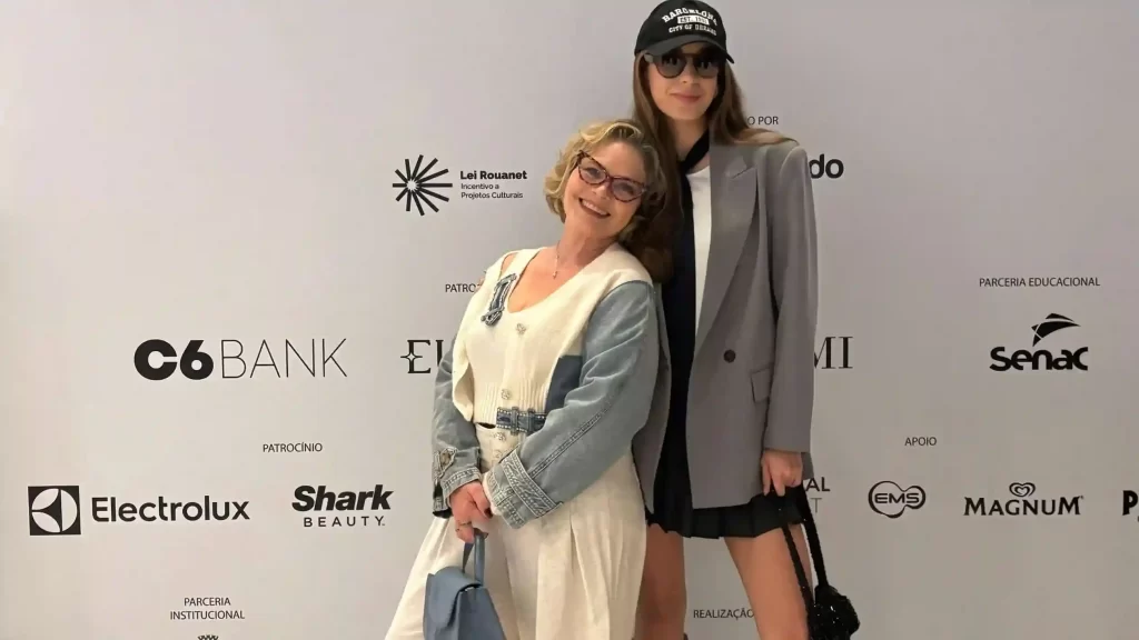 Cíntia Abravanel prestigia São Paulo Fashion Week