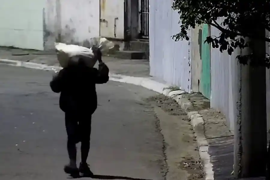 Videomonitoramento e GCM de São Caetano flagram e prendem suspeito de furto em obra 1 GCM de São Caetano do Sul prende suspeito de furto após flagra do videomonitoramento no Bairro São José