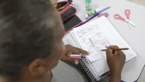 Analfabetismo funcional afeta 29% dos brasileiros e cresce entre jovens