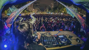 Anhangabaú promove mês cultural com arte urbana, patinação e psytrance