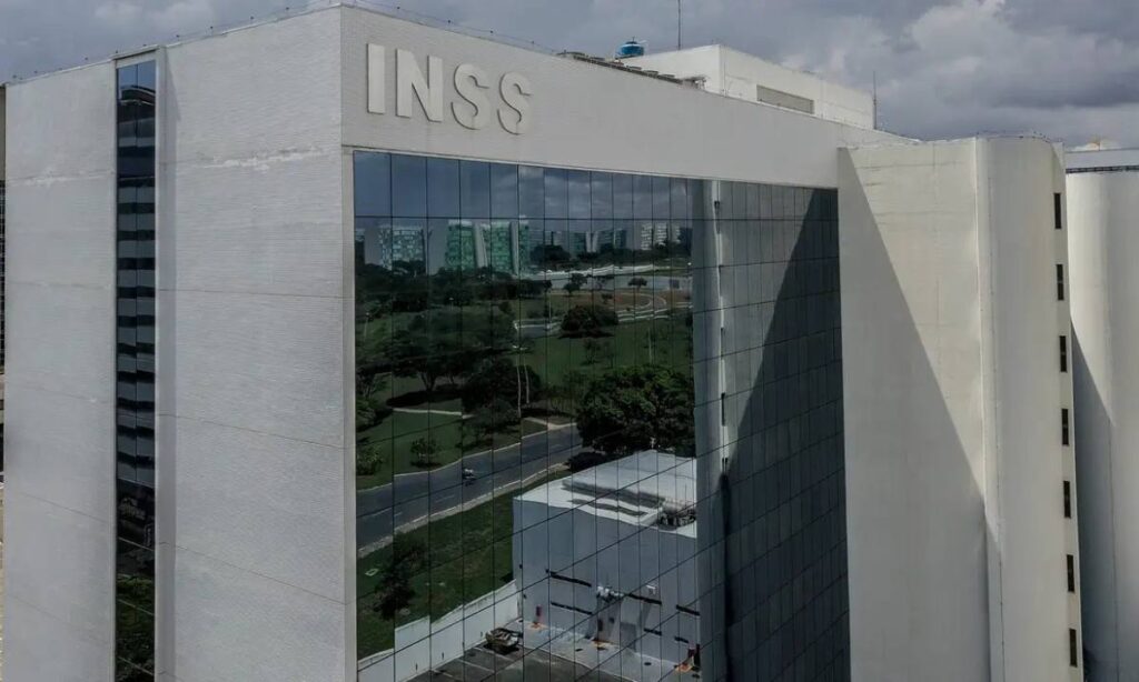 Aposentados afetados por descontos indevidos terão reembolso garantido até 31 de dezembro