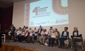 Coral da 3ª idade emociona público no encerramento da 4ª Conferência Municipal dos Direitos da Pessoa Idosa em São Bernardo