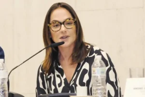 Deputada Ana Carolina Serra contempla escolas do Grande ABC com climatização