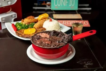 Dia das Mães com sabor de Feijoada Carioca: Bares do Grupo Hungry celebram com cortesia especial para elas