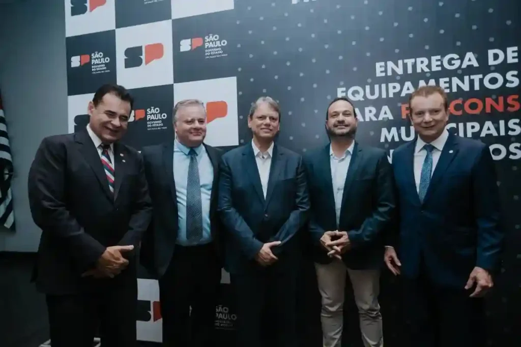 Em agenda com Governo do Estado, Procon de São Bernardo recebe veículo e tablets para reforçar fiscalização 1 Em agenda com Governo do Estado, Procon de São Bernardo recebe veículo e tablets para reforçar fiscalização
