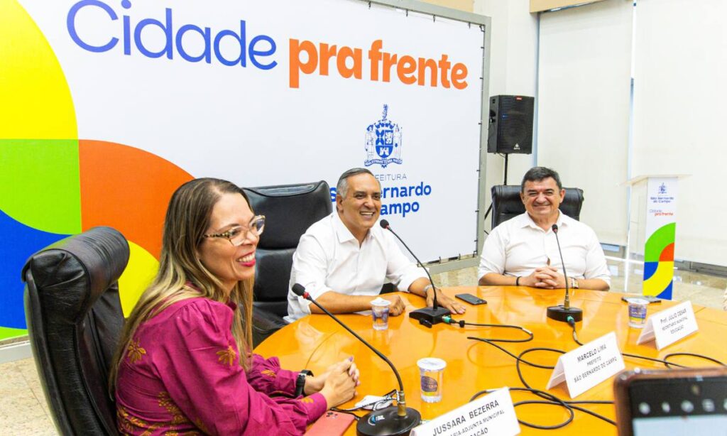 Encontro com pais marca 1ª reunião após seleção de alunos para intercâmbio do Conecta São Bernardo