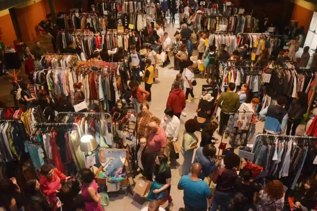 Feira de Brechós do ABC reúne moda sustentável, gastronomia e música no Carlos Gomes