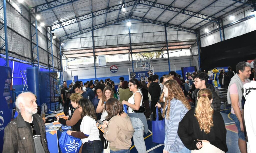 Feira de profissões do Singular recebe 3 mil estudantes