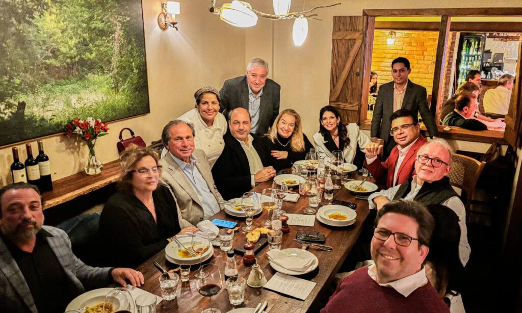 Fogo, vinho e afeto: chefs se encontram em jantar memorável no Refúgio, em São Paulo 1 Fogo, vinho e afeto: chefs se encontram em jantar memorável no Refúgio, em São Paulo