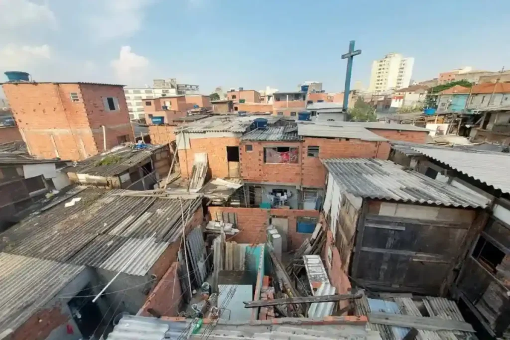 Famílias da Favela do Moinho durante ação de reassentamento promovida pelo Governo de SP e Governo Federal