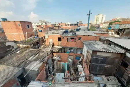Famílias da Favela do Moinho durante ação de reassentamento promovida pelo Governo de SP e Governo Federal