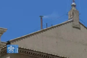 "Habemus papam": fumaça branca confirma eleição do novo Papa no Vaticano