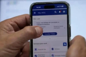 INSS notifica aposentados sobre descontos não autorizados; veja como consultar e pedir reembolso