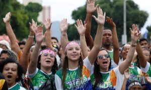 Marcha para Jesus 2025 reúne multidão no centro do Rio com shows gospel e mensagem de paz