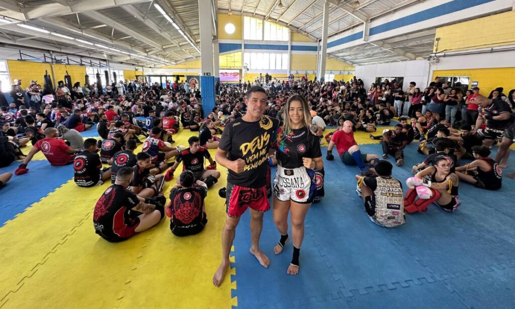 Muay thai de São Caetano gradua prajieds de mais de 800 alunos e arrecada alimentos para o Fundo Social