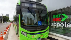 Participantes da Feira de Emprego do BRT-ABC no Terminal Santo André Oeste