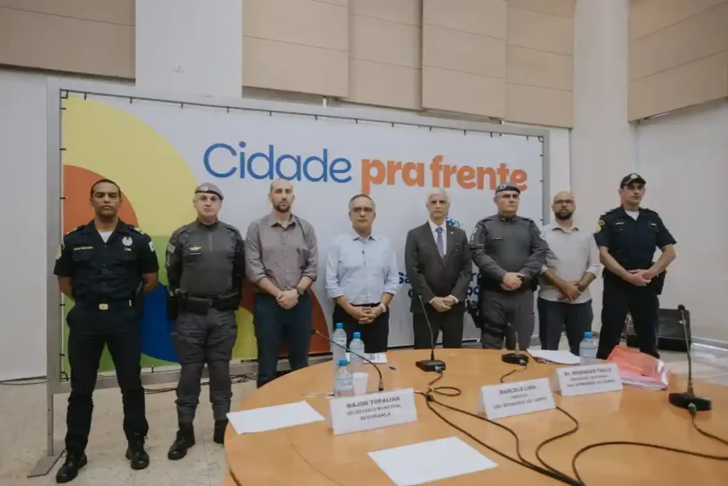 Forças de segurança durante operação integrada em São Bernardo com prisões e apreensões de drogas