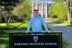 Paulo Serra conclui etapa em Harvard, articula fusão PSDB-Podemos e prepara lançamento de biografia