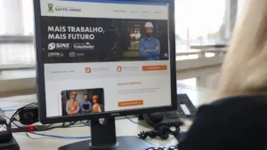Painel de vagas no portal Casa do Trabalhador de Santo André com listagem de oportunidades de emprego