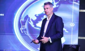 Presidente e CEO da Volkswagen compartilha visão sobre transformação e liderança em evento com empresários em Curitiba
