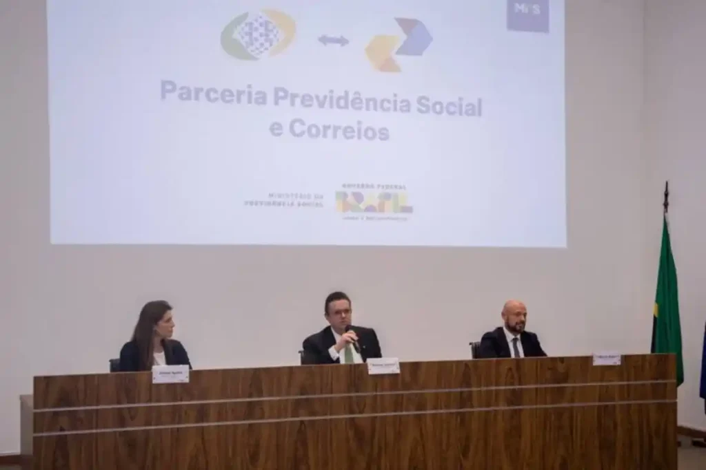 Previdência Social e Correios fecham parceria para ampliar atendimento sobre consultas dos descontos no INSS