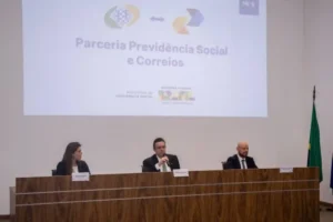 Previdência Social e Correios fecham parceria para ampliar atendimento sobre consultas dos descontos no INSS