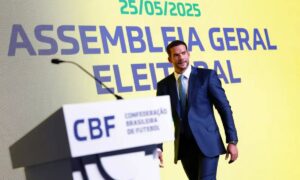 Samir Xaud durante discurso de posse como novo presidente da CBF após eleição marcada por boicote de clubes