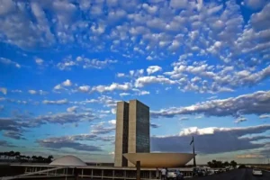 Senado adia votação da PEC que extingue reeleição e amplia mandatos; nova análise será na próxima semana