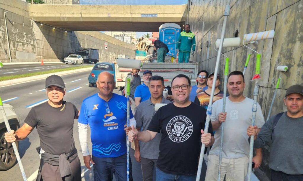 Servidores de São Bernardo pintam muro pichado durante força-tarefa voluntária de revitalização urbana