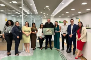 Sicredi entrega prêmio da campanha Poupança Premiada para associado de São Paulo (SP)