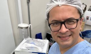 Urologista da Santa Casa de Mauá faz cirurgia inédita de próstata na cidade